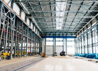 7 Crucial Reasons to Use a Warehouse Service for Safe & Efficient Storage
